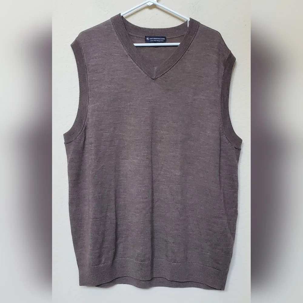 Hart Schaffner Marx Brown 100% Extra Fine Merino Wool Sweater Vest. Size XL